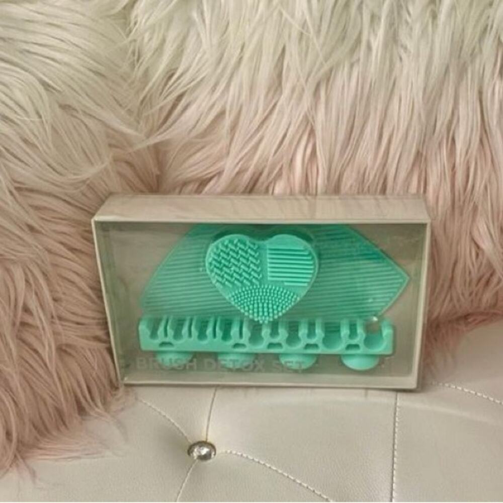 twelveNYC by Macy's Beauty Collection 3-PC DETOX BRUSH SET.  NWT in box!!